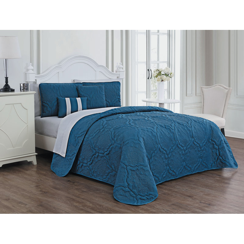 Modern & Contemporary Polyester Quilt, Queen Quilt + 8 Additional Pieces, Taupe/Ivory