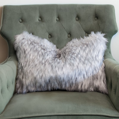 Ensemble de coussins décoratifs en fausse fourrure de couleur loup moucheté Thomas Collection®