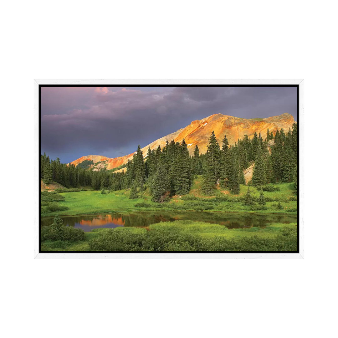 Red Mountain And Pond, Near Ouray, Colorado von Tim Fitzharris - Galerie-verpackte Leinwand Giclée auf Leinwand