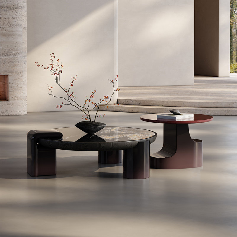 Ensemble de tables basses noires et brunes