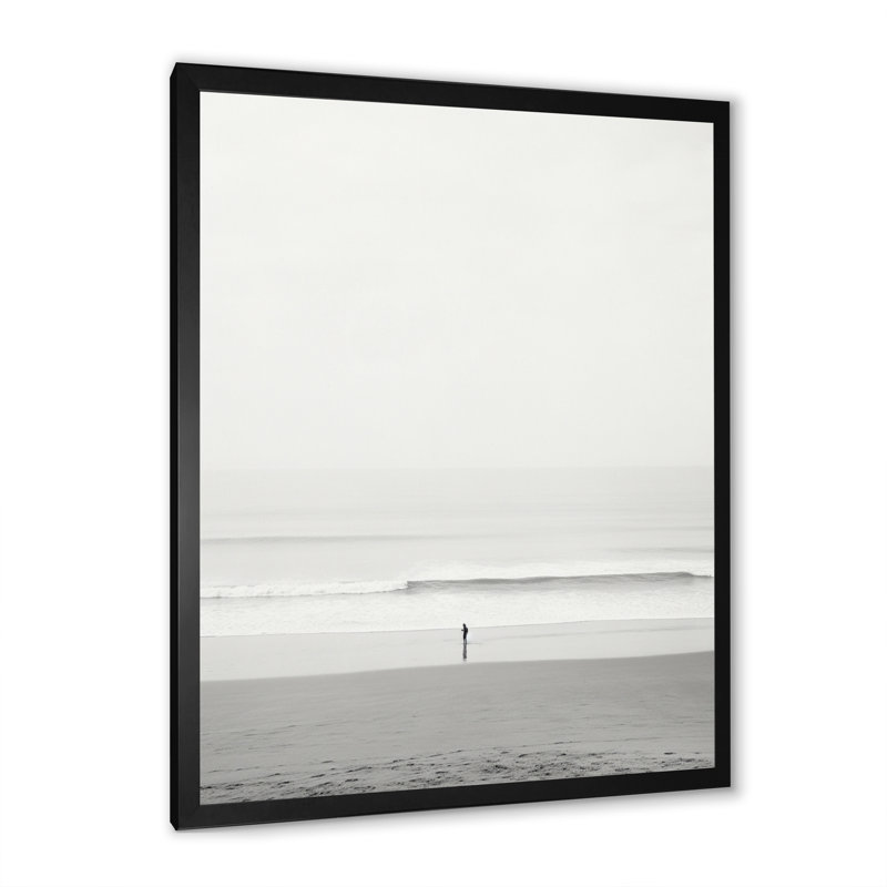 Minimalisme noir et blanc photo de plage V - art mural plage côtière, H 20 po x l 12 po x P 1 po, Cadre d'angle fermé noir