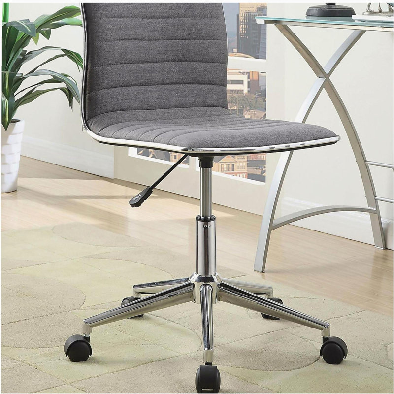 Chaise de bureau grise et chromée sans accoudoirs avec roulettes