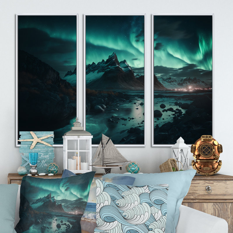 «Northern Lights Reflection On The Water IV», reproduction sur toile 3 pièces, H 28 po x l 36 po x P 1 po, Cadre blanc