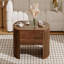 Table basse à plateau relevable avec plateau caché en bois partiellement assemblé