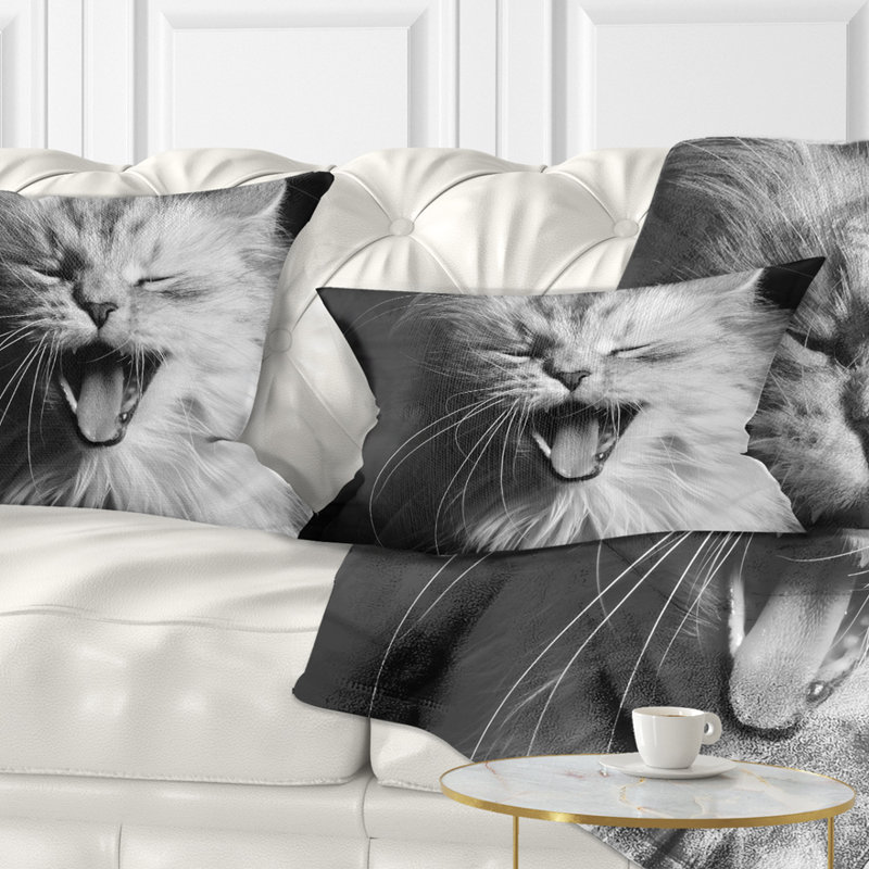 Yawning White Cat - Coussin imprimé animal