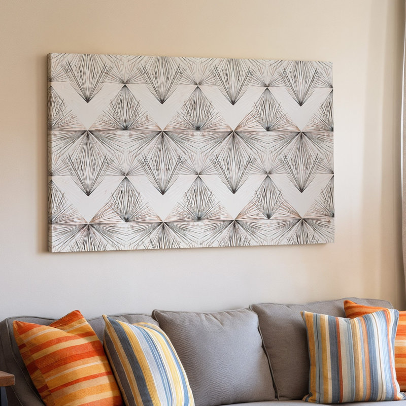 La toile crée un motif géométrique sans soudure avec une série de formes d'art mural en losange disposées en grille, chaque diamant est composé d'une toile