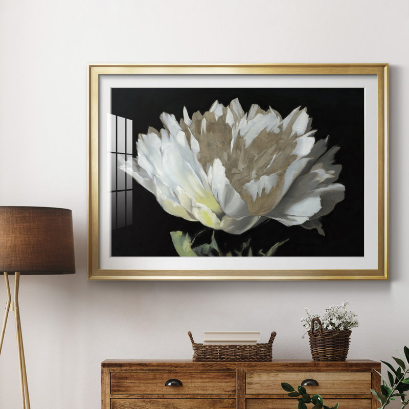Imprimé WHITE PEONY, Encadrement doré, H 26,5 po x l 36,5 po x P 1,5 po