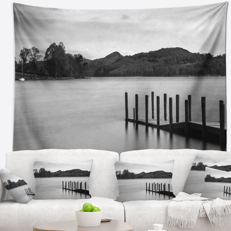 Tapisserie panoramique en bois avec pont sur la mer à Coniston, H 50 po x l 60 po