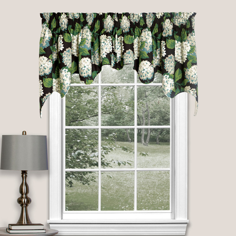 Hydrandea Onyx Traditional Cotton Floral Empress Swag