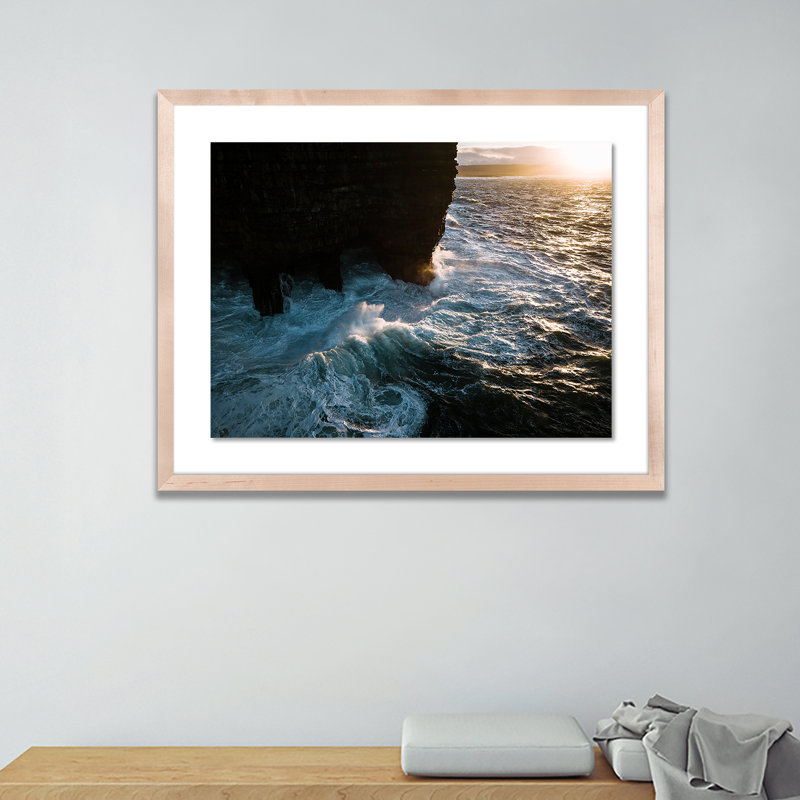 «Crash» par Michael Schauer, reproduction de photo sur papier encadrée, H 19 po x l 24 po x P 1,5 po, Naturel