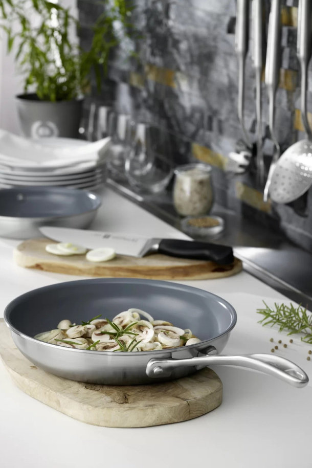 Premium Gourmet Garlic Slicer - Stainless Steel - European Design -  Twist-to-Cut