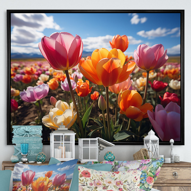 Tulipes «Fields of Color IV», reproduction sur toile, H 34 po x l 44 po x P 1,5 po, Cadre flottant noir