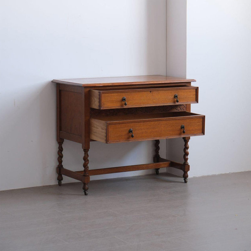 Armoire d'entrée médiévale sculptée