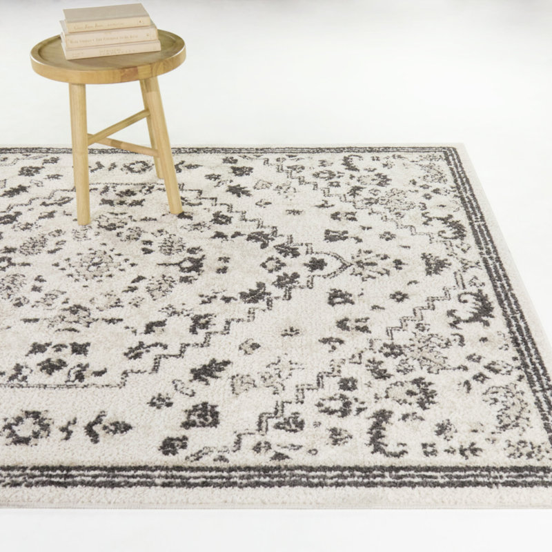 Lykos Cream Oriental Medallion Area Rug, Rectangle 5'3" x 7'