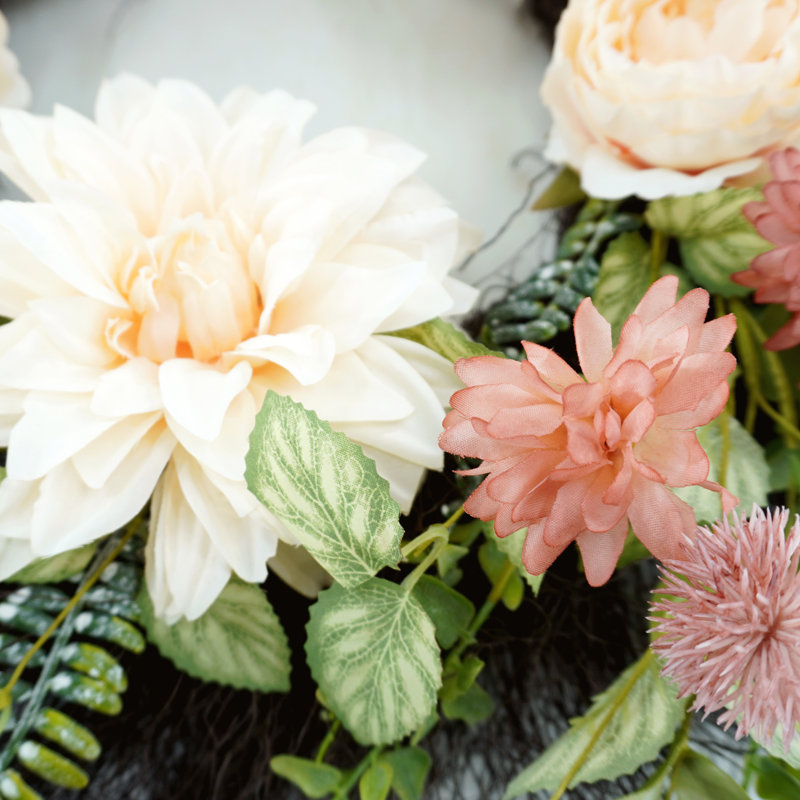 Couronne de printemps 22 "de dahlias roses et de roses
