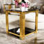 Table d'appoint asymétrique en métal doré avec miroir noir, plateau de 50 cm, tablette inférieure, structure ouverte et fonctionnelle.