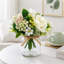 Fleurs artificielles dans un vase pour décor de coiffeuse, centres de table pour bureau, cadeau de la Saint-Valentin, fleurs artificielles avec vase pour table de chevet