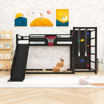 Lit superposé en métal avec panier de basketball, glissade, anneaux de traction et mur d'escalade
