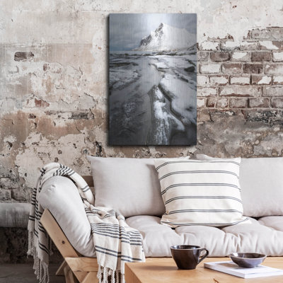 Art mural en métal luxueux «Arctic Beach 1» par Danny Head, 24 po x 36 po
