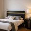 Ensemble de chambre pour grand lit, blanc, bois doré, ensemble de 3 pièces avec 2 tables de chevet-131013298-131013300