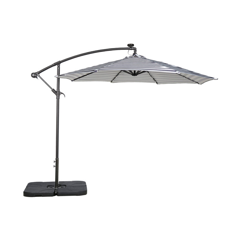 Parasol en porte-à-faux solaire d'extérieur à DEL 10 pi avec base Kinyon, Noir / blanc