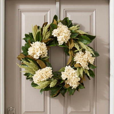 25'' Grapevine Wreath with Hydrangea and Pampas