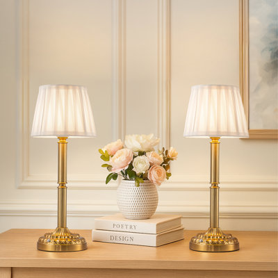 Lampe de chevet DEL sans fil Glam, commande tactile, intensité variable sur 3 niveaux, élégante et classique, rechargeable, avec abat-jour en tissu et finition laiton.