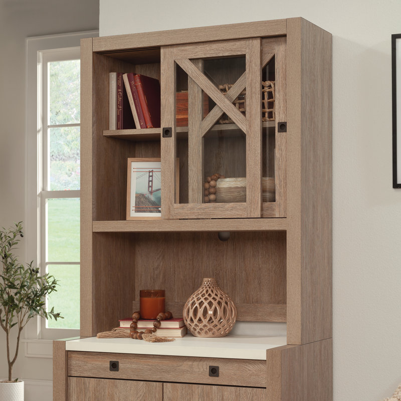 Eraclio 42.244'' H x 32.992'' W Hutch