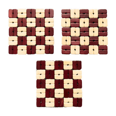 Ensemble de 3 sous-tapis en bambou résistants à la chaleur pour la protection des comptoirs et des tables de cuisine - Sous-verres pour plats chauds, casseroles, casseroles, théières et assiettes - rouge-brun et bambou clair, carré L6,25 x l 6,25