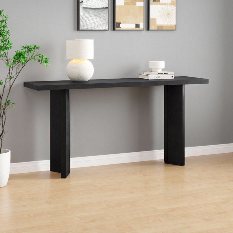 Console élégante 63 "avec placage de pin et pieds géométriques, Noir