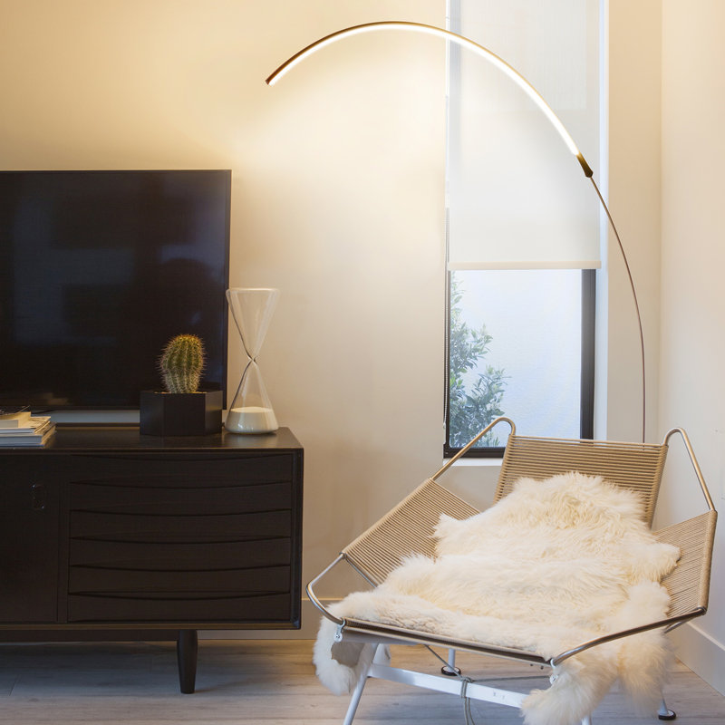 Lampe sur pied DEL industrielle 67 po avec gradateur intégré 3 lumières Sparq Arc, Argent platine