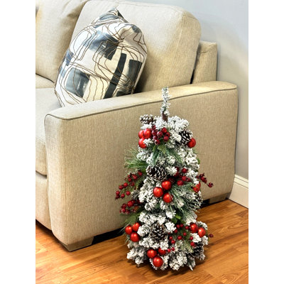 Arbre de Noël enneigé 28 po avec ornements et pommes de pin Johane