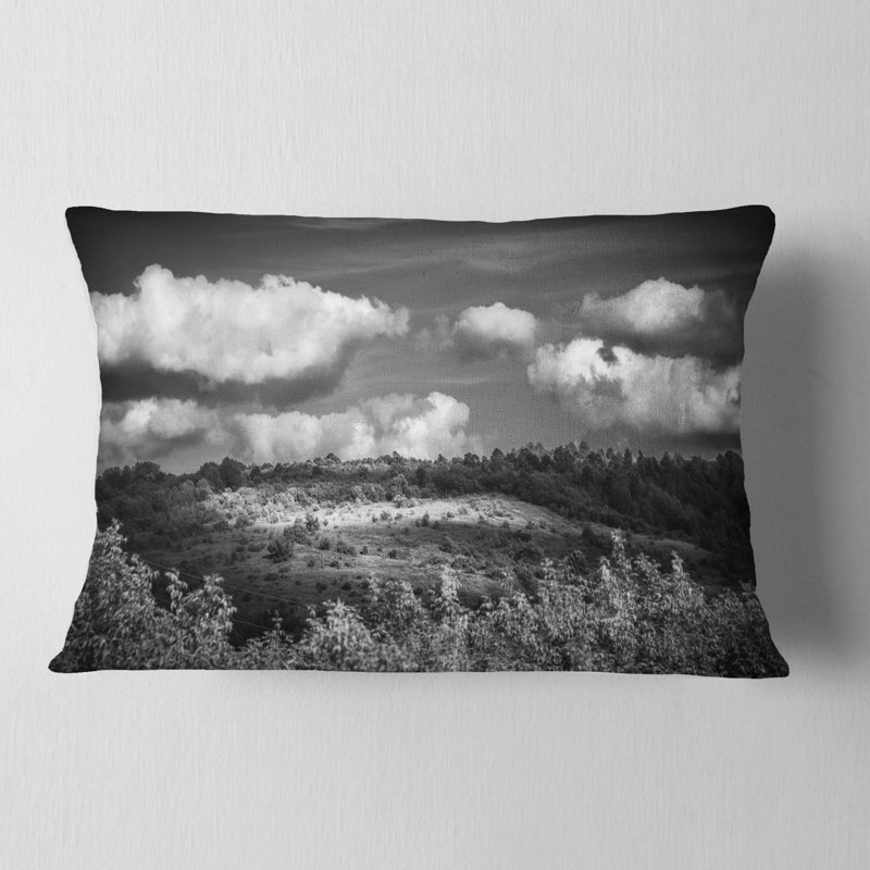 Coussin Schafer Landscape Hills Under Cloudy Sky