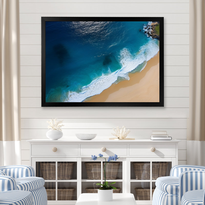 Vue aérienne de la plage côtière II - art mural plage, Cadre d'angle fermé noir, H 12 po x l 20 po x P 1 po