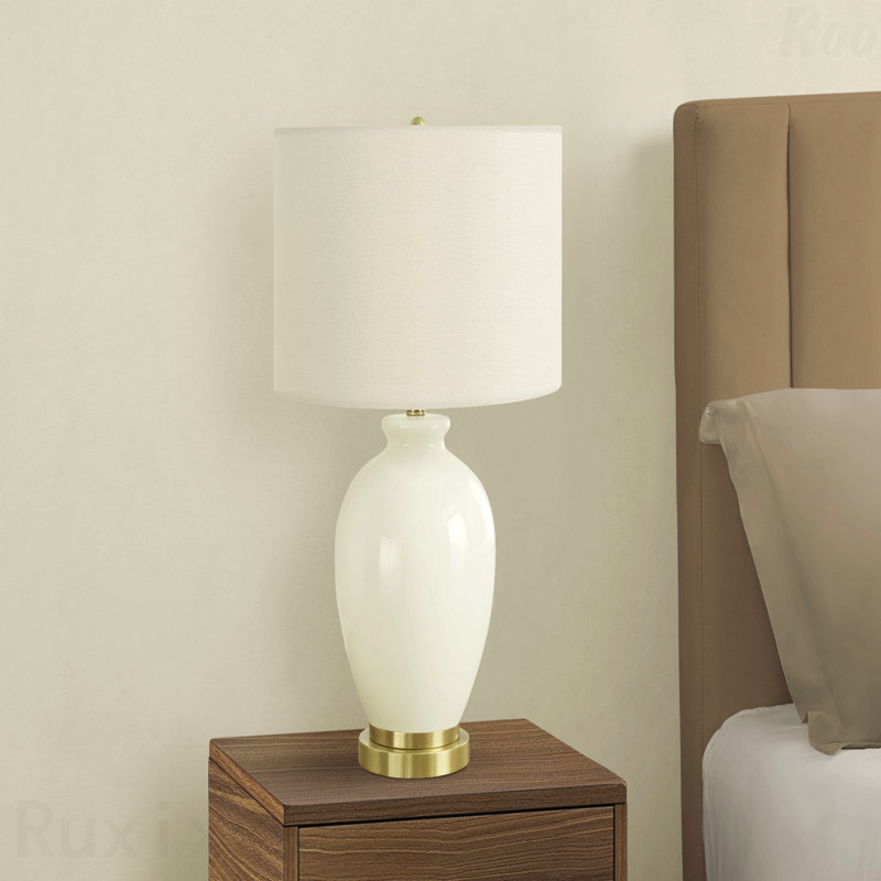Lampe de table - H 26 po, matériau céramique crème, ivoire et abat-jour crème