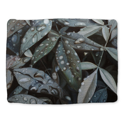 Napperon bleu à motif floral tressé | Décor de feuilles après la pluie