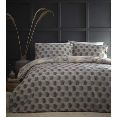 Tulare Polyester Geometric Shapes Duvet Cover Set with Pillowcases Included