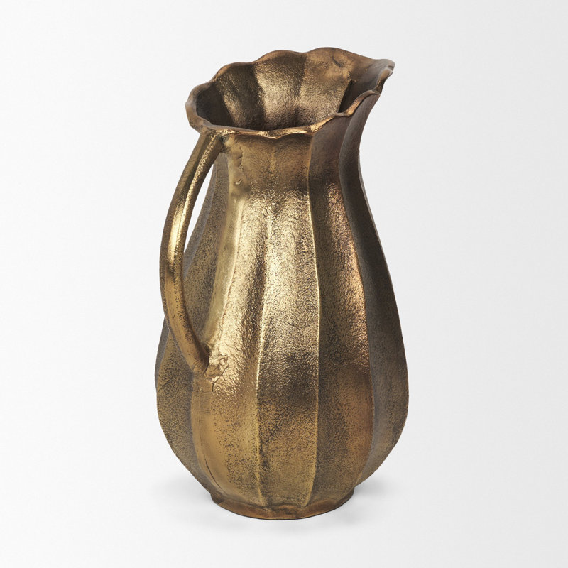 Cruche en métal Anya, Laiton antique