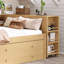 Lit de jour simple en bois avec couchette, tiroirs de rangement, tablettes latérales et bureau, naturel