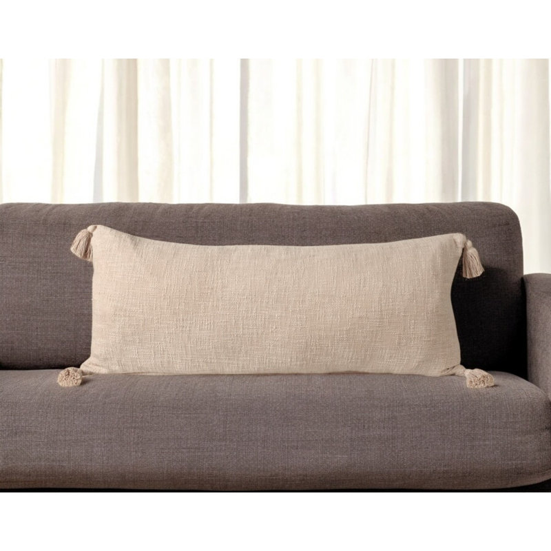 Coussin en coton 14 "x 36" beige avec pampilles
