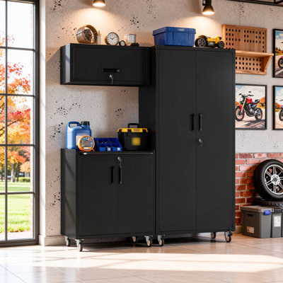 Ensemble de rangement pour garage en 3 pièces : armoires métalliques à roulettes, armoire murale, armoire à roulettes à 2 portes, armoire à panneaux perforés haute et coffre à outils verrouillable.