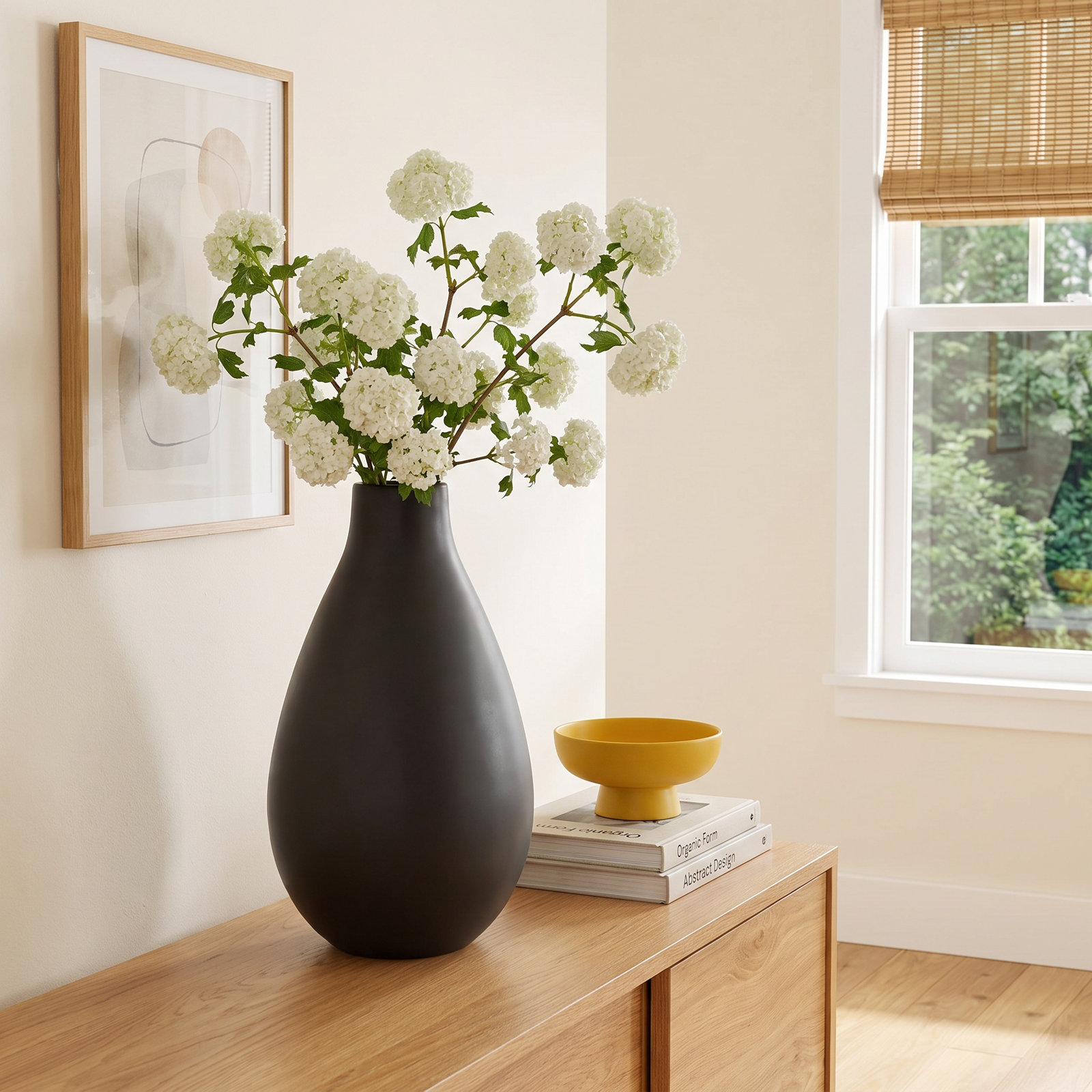 Mable Table Vase, Black