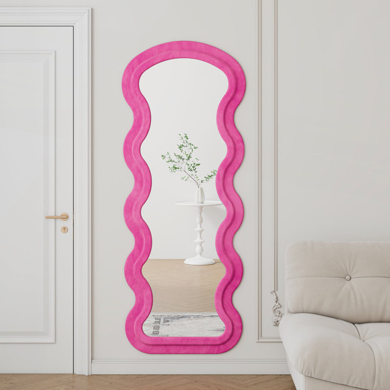 Miroir de plancher en flanelle pleine longueur rose ondulé pour une décoration intérieure élégante, convient à la chambre à coucher ou au salon