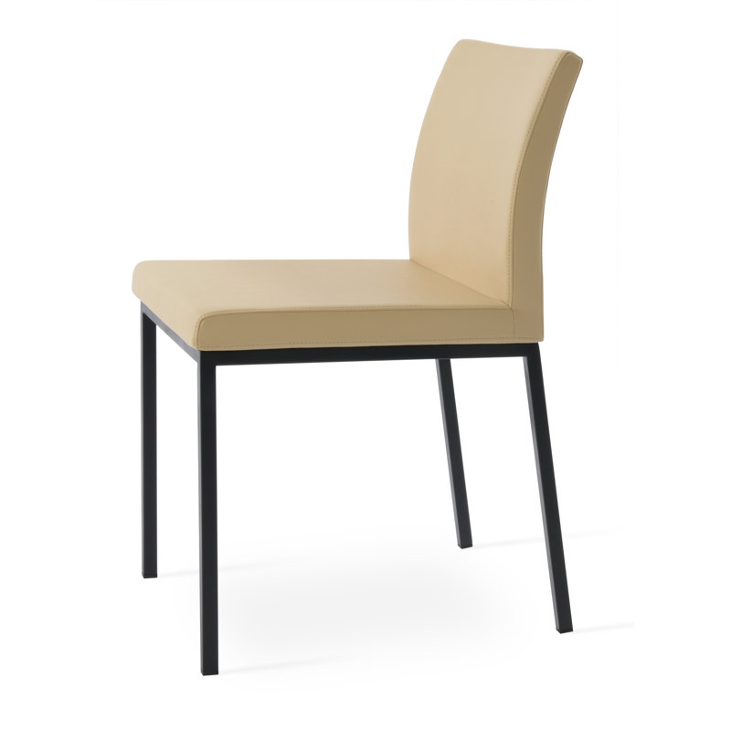 Chaise d'appoint en métal Aria, Noir, Similicuir cannelle