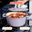 Cocotte en fonte émaillée lavande 4 pintes - Casserole ronde avec couvercle à motif de pétales-123063536