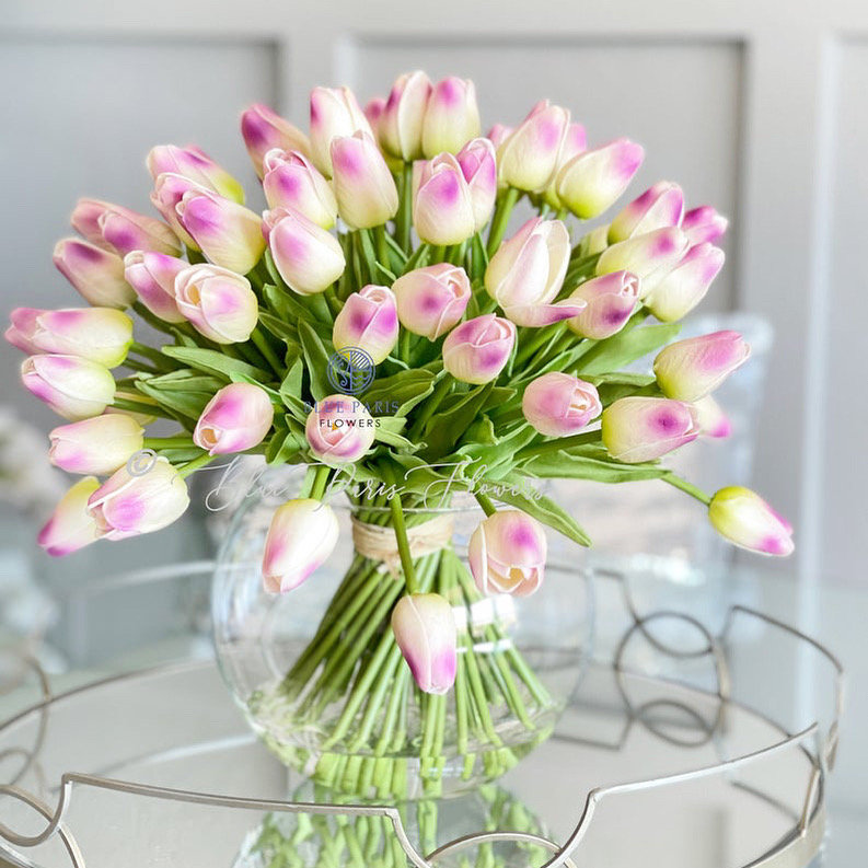 Arrangement floral moderne 60 tulipes, Rose / Vert