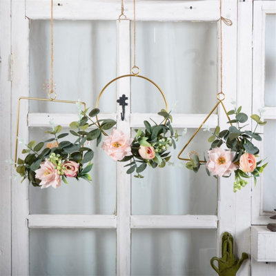 Ensemble de 3 couronnes florales à motif de cerceaux suspendus à fleurs avec fleurs de thé artificielles clématites roses et feuilles d'eucalyptus vertes pour mariage