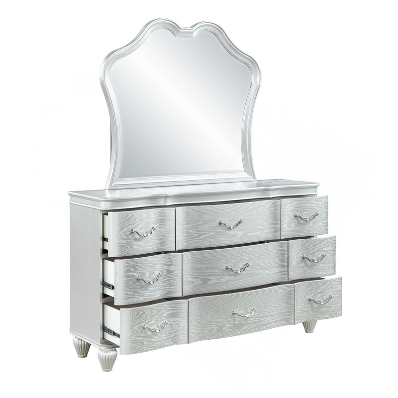 Commode 9 tiroirs de style traditionnel avec poignées en métal