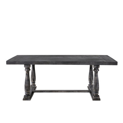 Table de finition en chêne gris patiné, plateau en bois massif de 3 po d'épaisseur, base à tréteaux robustes, poteaux tournés, esthétique minimaliste, pièce de salle à manger Kd peu encombrante pour un look de maison en bois élégant, conception de table
