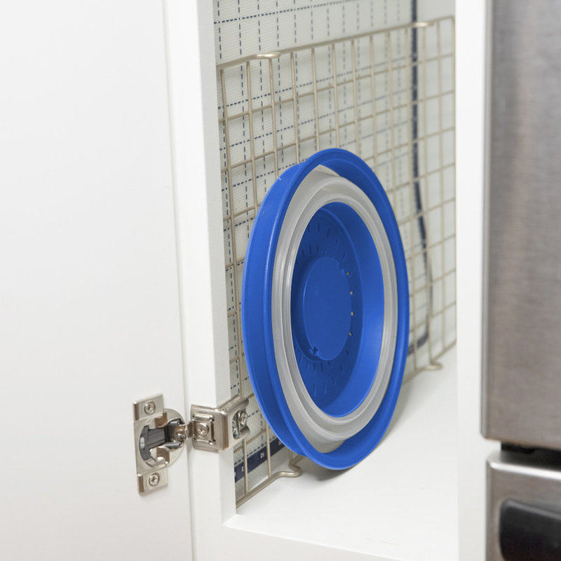 Tovolo Collapsible Microwave Cover 8.5-Inch Vented Silicone Splatter Guard, Stratus Blue, Blue